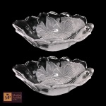 DOIS BOWLS  EM CRISTAL JAPONÊS COM FORMATO FITOMÓRFICO E DECORAÇÃO FLORAL EM ALTO RELEVO E SATINÉ - MED: 6 X 19 X 17 CM.