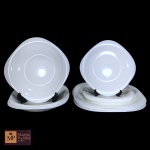 LUMINARC - DOZE PRATOS  FRANCESES, QUADRADOS, EM VIDRO BRANCO -  QUATRO RASOS, QUATRO FUNDOS E QUATRO PARA SOBREMESA - MED: 26 X 26 CM, 3,5 X 21 X 21 CM E 19 X 19 CM. DOIS PRATOS PRESENTAM  BICADO.