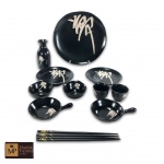 COLEÇÃO EXCLUSIVA PORCELANA JAPONESA BY KENZO TAKADA, QUINZE PEÇAS DE CONJUNTOREDONDO, GRANDE PRATO, GARRAFA, HASHIS, OITO BOWL ENTRE PRATOS CANECOS <br><br>