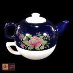 BULE COM XÍCARA NA CORES BRANCA E AZUL COBALTO COM DECORAÇÃO FLORAL - MED: 14 X 19 CM.