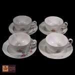 QUATRO XÍCARAS PARA CAFÉ EM PORCELANA TCHECA COM DECORAÇÃO FLORAL E QUATRO PIRES ADAPTADOS.