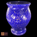 ANTIGO VASO EM FAIANÇA AZUL COBALTO COM DECORAÇÃO FLORAL EM DOURADO E ESTRUTURA CANELADA - MED:  26 X 22 CM. ALGUNS POUCOS DEFEITOS DE FABRICAÇÃO.