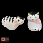 CONJUNTO PARA SALE PIMENTA EM CERÂMICA  COM ESCULTURAS REPRESENTANDO GATOS.MED: 7 X 5 CM E 5 X 8 CM.
