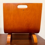 REVISTEIRO DE MADEIRA -  MED: 41,5 X 40 X 22 CM.
