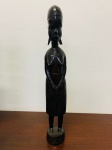 ESTATUETA MULHER AFRICANA  MED 36 X 6,5 X 5 CM.