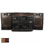 ANTIGO APARELHAGEM DE SOM DA MARCA INTERNATIONAL, STEREO DOUBLE CASSETTE  4BAND RADIO  AUTO STOP TURNTABLE, COM TOCA-DISCOS, SINTONIZADOR, RÁDIO, EQUALIZADOR DE SOM E DUPLO DECK DE CASSESTES COM CAIXAS - LIGANDO. - NESCESSITA DE AGULHA.