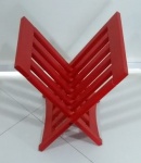 REVISTEIRO ARTICULÁVEL REVESTIDO COM TINTA ESMALTE VERMELHA.MEDIDAS 35 X 39 X 45CM.  