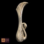 VASO EM METAL ESPESSURADO A PRATA REPRESENTANDO CISNE -MED: 17 CM -PERDA NO BANHO