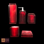 CONJUNTO PARA BANHEIRO COM CINCO PEÇAS EM ACRÍLICO NA COR VERMELHA, PORTA-SABÃO, SABONETEIRA E DUAS CAIXAS COM TAMPA E UM VASO -MAIOR: 22 X 7,7 X 7,5 CM.