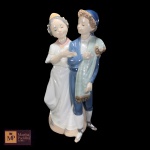 NAO BY LLADRO -  GRUPO ESCULTÓRICO EM PORCELANA ESPANHOLA REPRESENTANDO CASAL COM ROUPAS TÍPICAS ESPANHOLAS - MED: 26 X 17 CM.