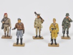 COLECIONISMO - Del Prado Collection - Lote composto por 05 soldadinhos de chumbo ricamente policromados a mão com riqueza de detalhes.  Anos 1960. Med: 07cm de altura