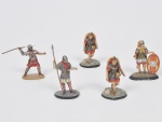 COLECIONISMO -  Lote composto por 05 soldadinhos de chumbo ricamente policromados a mão com riqueza de detalhes.  Med: 07cm de altura