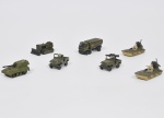 Lote composto por 07 miniaturas de veículos militares de coleção em metal e material sintético poliromado. Med do maior: 8 x 3cm (No estado)