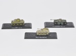 Lote composto por 03 miniaturas de coleção de veículos militares em metal esmaltado sendo: M3 Lee , SD.KFZ 124 Wespe e Panhard EBR 75 Acondicionados em estojo. Med do maior: 09 x 04cm