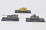 Lote composto por 03 miniaturas de coleção de veículos militares em metal esmaltado sendo: MCV 80 Warrior , AMX 30 Roland e Panzerhaubitze 2000 Acondicionados em estojo. Med do maior: 09 x 04cm