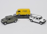 COLECIONISMO - Lote composto por 03 miniaturas de coleção em metal esmaltado sendo Wolkswagen Kombi T2 - Sedex Correios , Hummer SUV e Hummer SUT Concept.  Med: 10 x 4 x 4cm