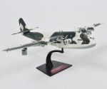 COLECIONISMO - Miniatura de  Avião Bombardeiros da Segunda Guerra Mundial em material sintético esmaltado e finamente decorado retratando Blohm und Voss BV 222 V2 (Germany) Acondicionado em estojo. Med: 32 x 25cm