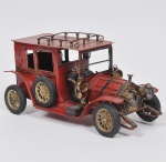 COLECIONISMO - Miniatura de antigo carrinho de coleção em metal esmaltado pintado a mão. Med: 30 x 11 x 10cm