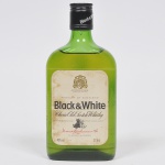 BEBIDAS - Black and White- Whisky escocês old Scotch Whisky, 375ml - Lacrado