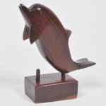 BALEIA - Escultura executada em jacarandá dos anos 1970 entalhado a mão. Med: 17 x 8 x 5cm