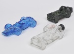 COLECIONISMO - AVON - Três frascos de perfume de coleção em formato de carros. Med do maior: 18 x 8cm