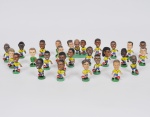COLECIONISMO - coleção completa de Mini Craques da copa de 1998 na França com os 25 jogadores convocados e o trio especial em material sintético. Med: 3cm