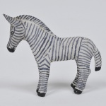 ZEBRA - Antiga escultura africana em madeira nobre policromada. Med: 15 x 10cm