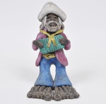 ARTE POPULAR - Raymilson - Sanfoneiro - Escultura em barro cozido policromado. Peça assinada e marcada Goiana PE. Med 27cm