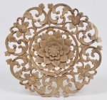 VALE DO JEQUITINHONHA - Mandala em madeira nobre com elementos fitomórficos, filigranados; peça de rara beleza e difícil execução. Diam: 37 cm