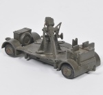 COLECIONISMO - Miniatura de canhão de procedência inglesa, rodas deslizantes e mecanismo móvel para disparo. Funcionando. Med: 13 x 6cm