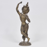 DEUSA INDIANA - Escultura em bronze dourado e finamente cinzelado e filigranado. Med: 51cm