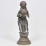 DEUSA INDIANA - Escultura em bronze dourado e finamente cinzelado. Med:62cm