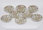 COMPANHIA DAS ÍNDIAS - DINASTIA QING (1644 - 1912) - Reinado Daoguang (1821 - 1850) - Lote composto por 08 pratos para sopa em Porcelana Chinesa dito pasta dura, Esmaltes da Família Rosa classificável como "China Exportação". Med: 25cm de diâmetro