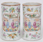 COMPANHIA DAS ÍNDIAS - DINASTIA QING (1644 - 1912) - Reinado Daoguang (1821 - 1850) - Par de raros vasos floreira cilíndrico em Porcelana Chinesa, Esmaltes da Família Rosa. Med: 12 x 06cm