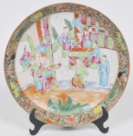COMPANHIA DAS ÍNDIAS - DINASTIA QING (1644 - 1912) - Reinado Daoguang (1821 - 1850) - raro prato decorativo em porcelana Chinesa dito pasta dura, Esmaltes da Família Rosa,  Med: 27cm
