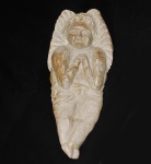 ARTE POPULAR - QUERUBIM - Escultura em rocha entalhada e policromada. Med: 71 x 29 x 16cm