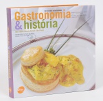 LIVRO - Gastronomia e História - Editora Senac - Amplamente ilustrado com 100 receitas selecionadas