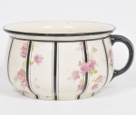 ROYAL DOULTON - Belíssimo cachepot em porcelana inglesa, tica decoração floral policromada e faixas em esmalte. Peça marcada e numerada. Med: 28 x 14 x 12cm