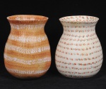 Lote composto por dois grandes vasos em cerâmica policromada e pintada a mão com diversas decorações e motivos. Med: 34cm
