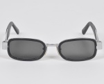Óculos de sol italiano  com armação em metal e material sintético. Med: 13 x 3,5cm