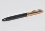 SHEAEFFERS - antiga caneta tinteiro com o corpo em baquelite na cor preta e tampa em plaquet de ouro . Med: 14cm