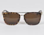 GIORGIO ARMANI - Óculos de sol italiano com armação em metal e material sintético. Med: 14 x 5cm