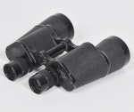 COLECIONISMO - CARL ZEISS - JENA - Binóculo 07 x 50 modelo Binoctar confeccionado em metal e material sintético acondicionado em estojo em couro. (Década de 1940) Med: 20 x 18cm (No Estado)