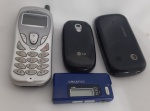 Três antigos aparelho celulares e um MP3 player creative nano zen.( Lote nao testado, para retirar peças e mp3 tampa solta.