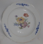 Prato decorativo em porcelana espanhola,, ao fundo branco com flores - Diâmetro: 18 cm - Lote com pequenos bicados.