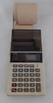Antiga calculadora marca Cássio com impressora- Medidas: 10 x18 cm - Não  testado.