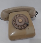 Antigo aparelho de telefone de disco - Nao testado e com marcas do tempo.