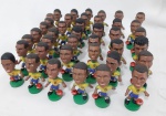 Quarenta bonecos jogadores coleção minicraques copa 98 coca cola, repetidos.