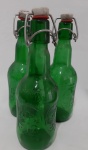 Três garrafas em vidro com tampas hermética - Altura: 24 cm