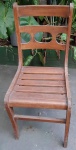 Antiga cadeira em madeira - Medidas: 40x41x89 cm ( lote com marcas do tempo)